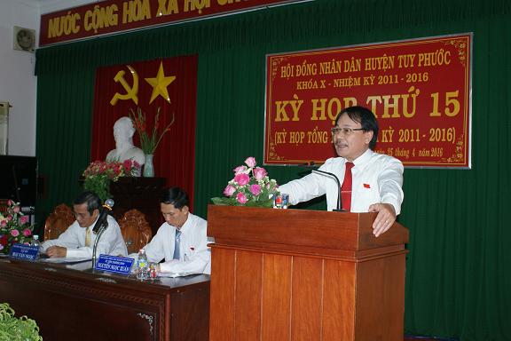 Đ/c Nguyễn Văn Hùng – PCT TT HĐND huyện báo cáo tại Kỳ họp